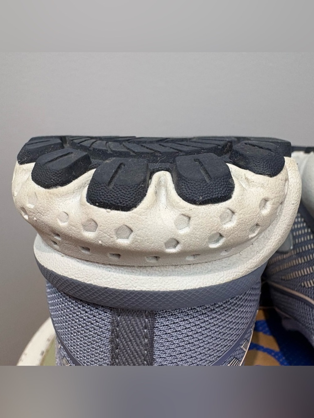Brooks Ghost 12 Women’s Running Sneaker Sz 6 Greyish Lilac w Pink and Grey - Picture 7 of 9
